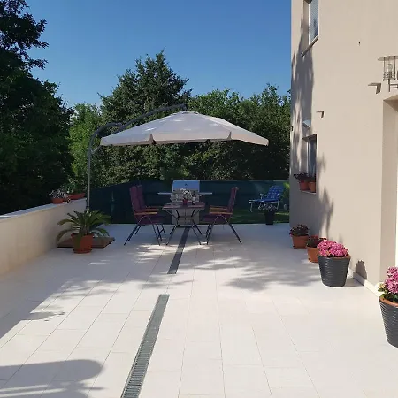 Zagar Apartament *